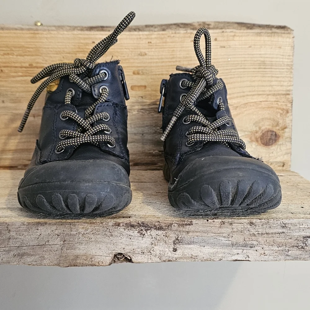 Cat & Jack boots with side zipper for easy on and off - toddler size 8 - Picture 3 of 6